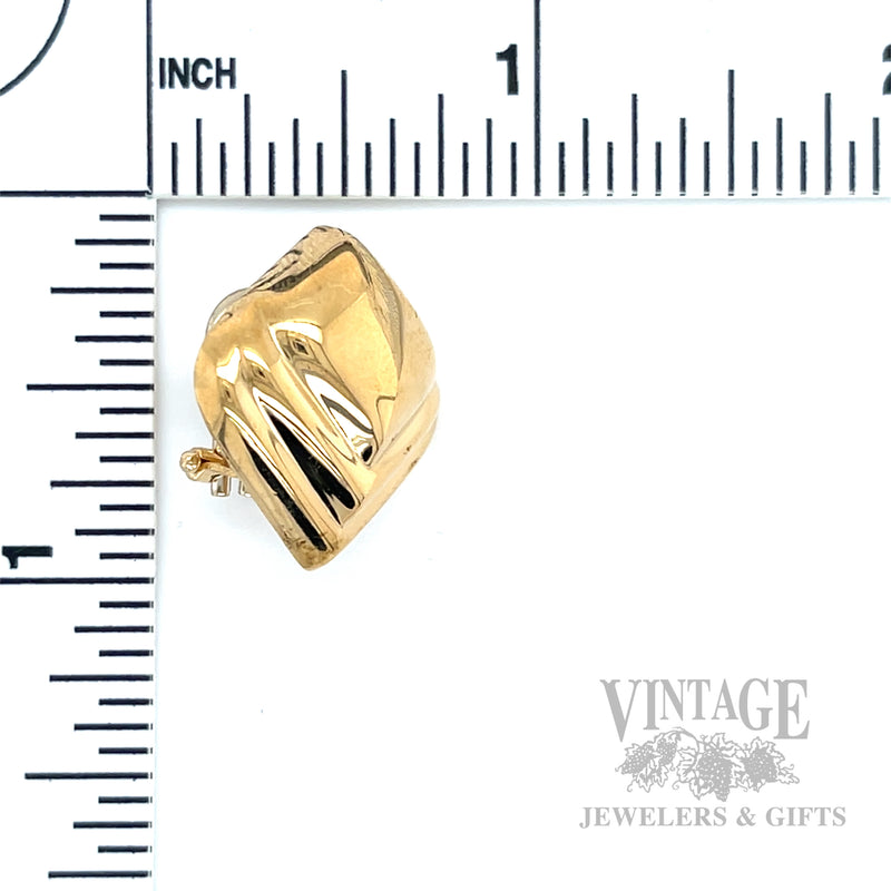 Pyramid 18K Yellow Gold Omega Back Earrings Scale View