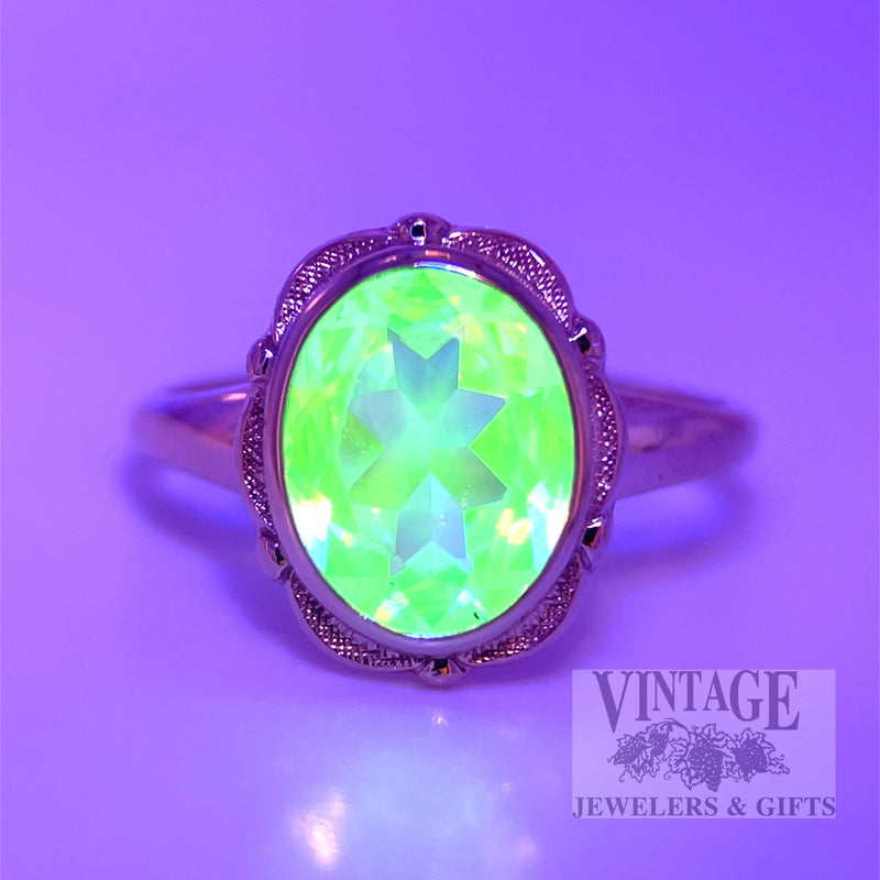 Vintage Scalloped Bezel Uranium Glass 10k Gold Ring Under Ultraviolet Light