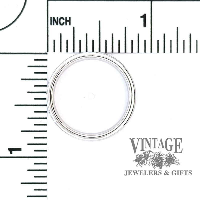 14KW gold ring band with inverted millgrain border scale.