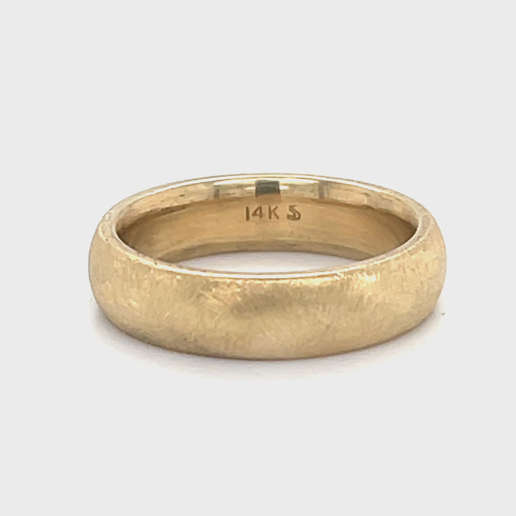 Video brushed 14k yellow gold band