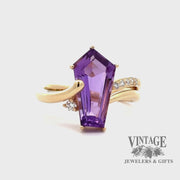 Revolving video of 18 karat yellow gold coffin cut amethyst and diamond ring
