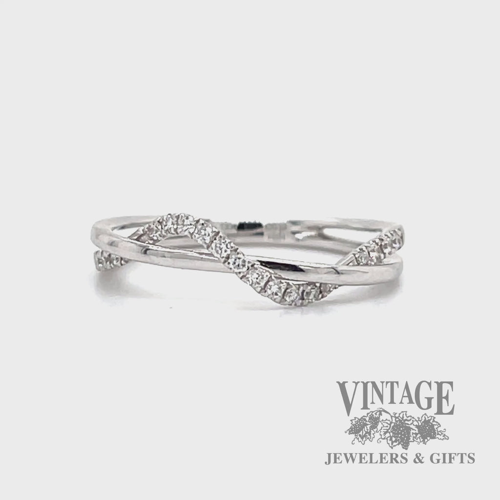 Twist diamond line 14k white gold ring video