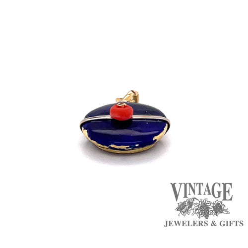 Revolving video of 18 karat yellow gold enameled Tam o'shanter hat charm