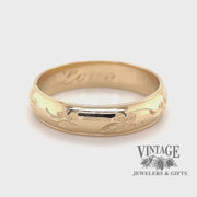 Revolving video of 14 karat yellow gold four leaf clover pattern band ring