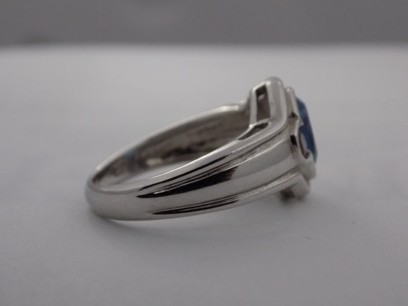 Oval blue topaz, pink tourmaline white gold ring