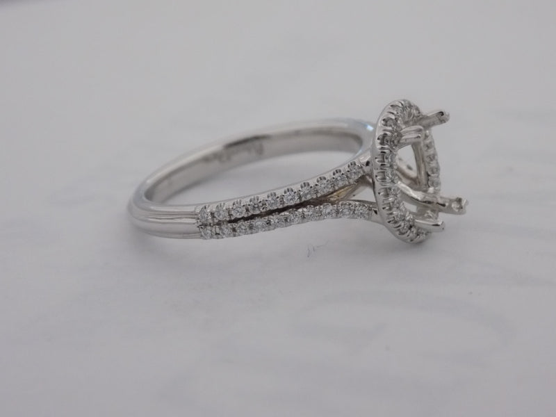 Halo diamond ring for oval 7 X 5 mm center stone