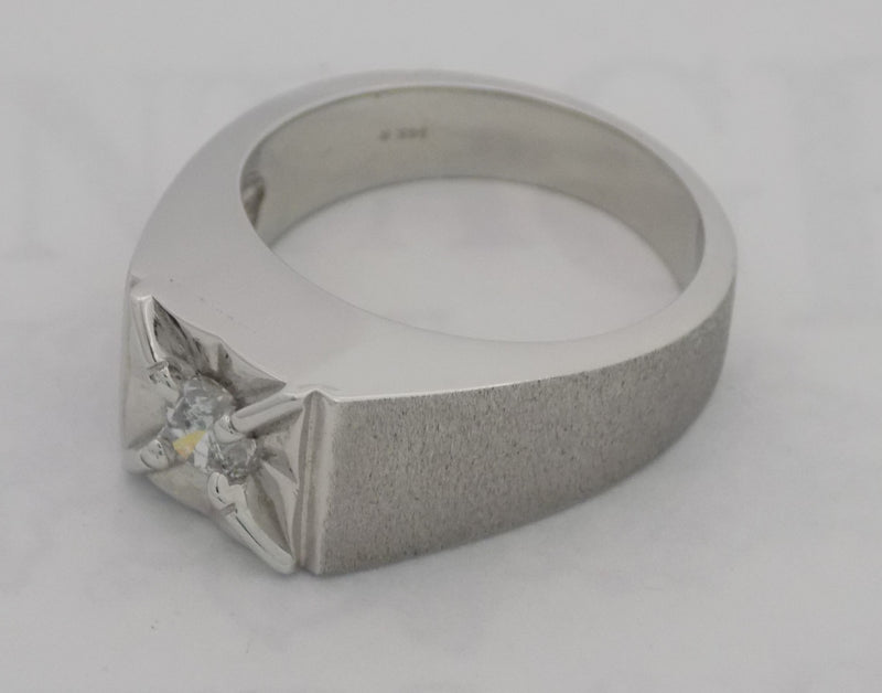 .33 carat Illusion head tapered diamond ring