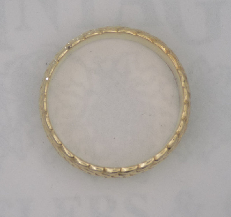Men's diamond pattern gold band
