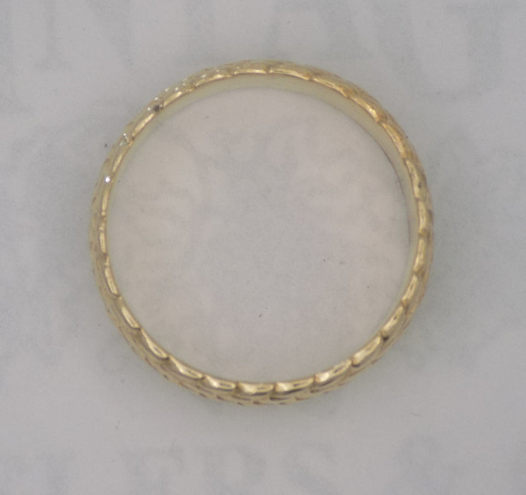 Men's diamond pattern gold band