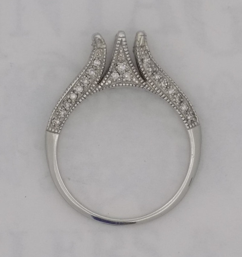 White gold diamond semi-mount for 6 mm round stone.
