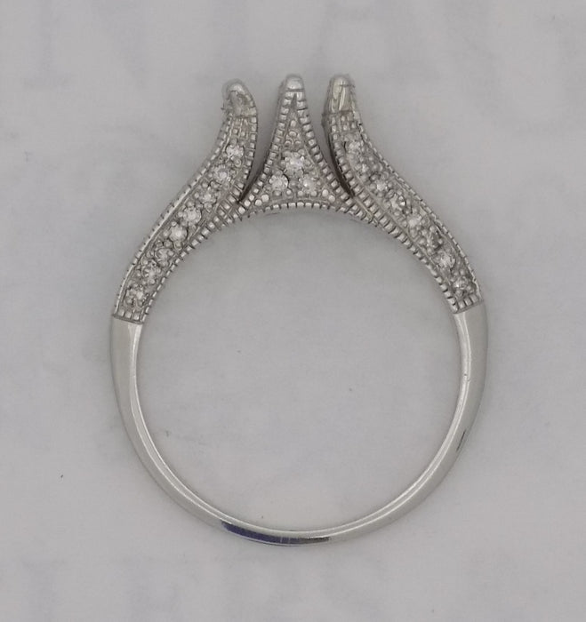 White gold diamond semi-mount for 6 mm round stone.