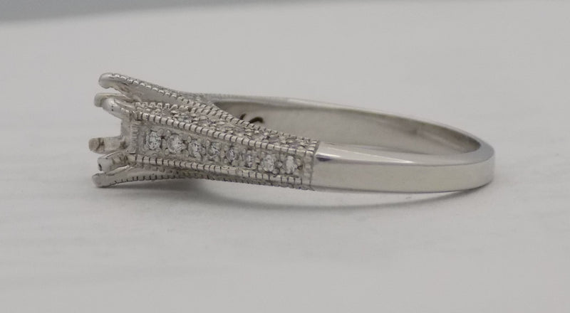 White gold diamond semi-mount for 6 mm round stone.