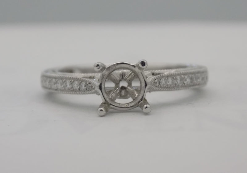 White gold diamond semi-mount for 1 carat diamond