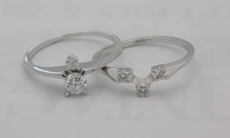 White gold 5 diamond wedding set