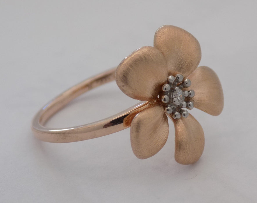 Rose gold floral motif diamond ring
