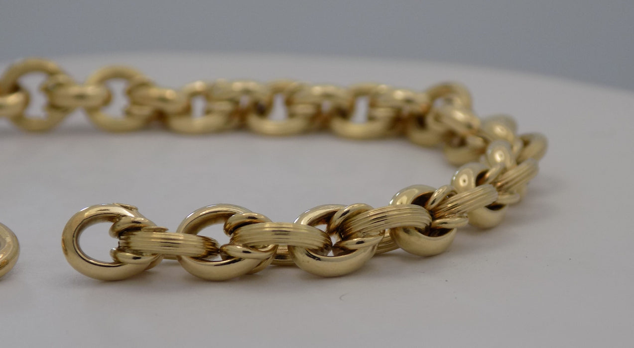 18 karat estate yellow gold fancy rolo style link bracelet, up close