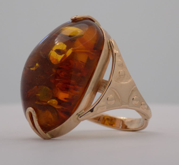 Vintage rose gold oval amber ring.