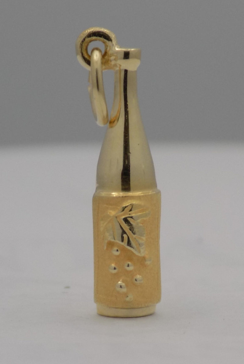 Wine bottle 14ky charm
