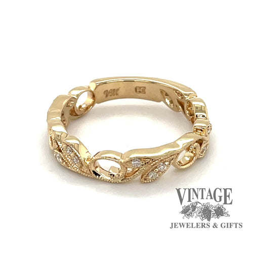 Revolving video of 14k yellow gold Diamond filigree leaf scroll band