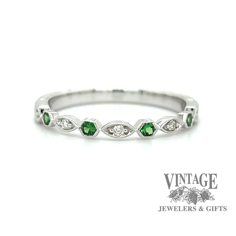 Tsavorite and diamond 14kw gold ring