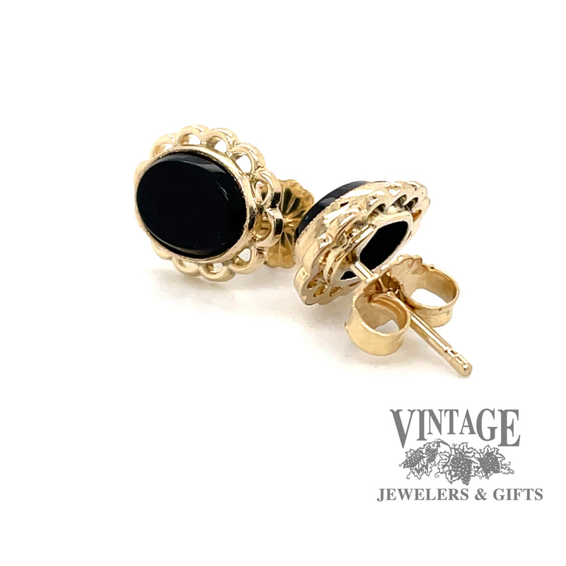 Black oval onyx earrings in 14 ky gold