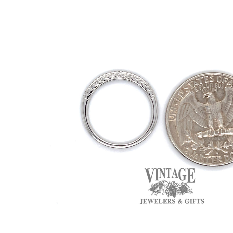 Embossed 18kw gold mill-grained diamond ring