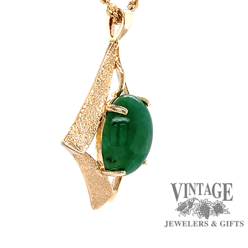 14 karat yellow gold green jadeite pendant, side view