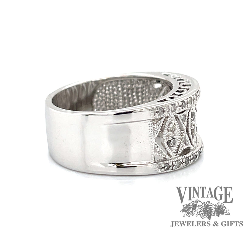 Marquise patterned 14kw gold diamond ring side