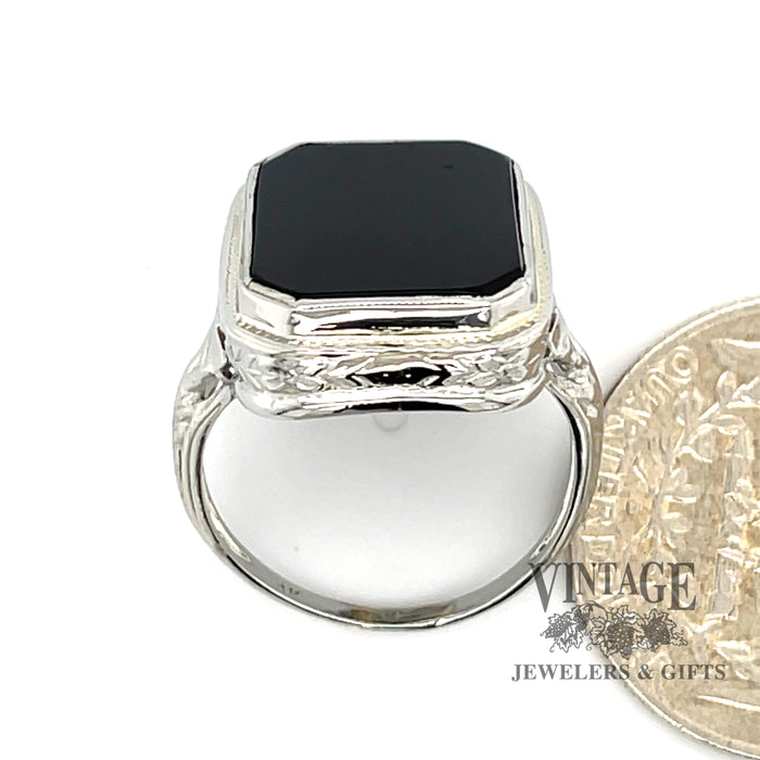 18 karat white gold vintage onyx filigree ring, end side featuring scrollwork