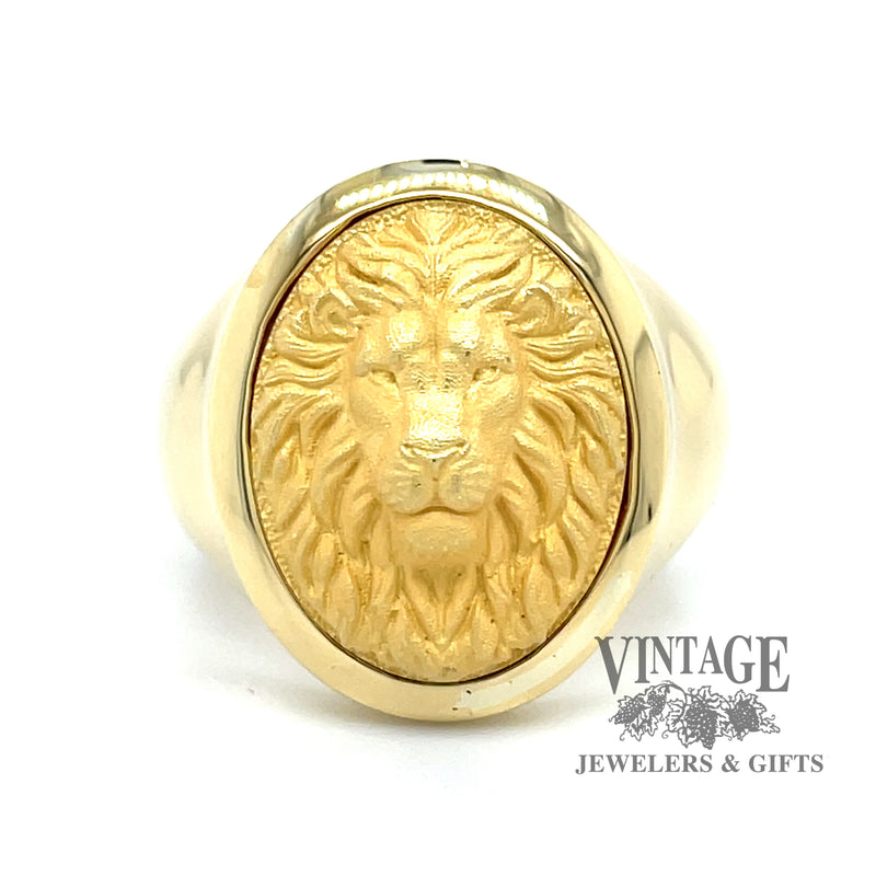 Lion 18ky gold signet ring