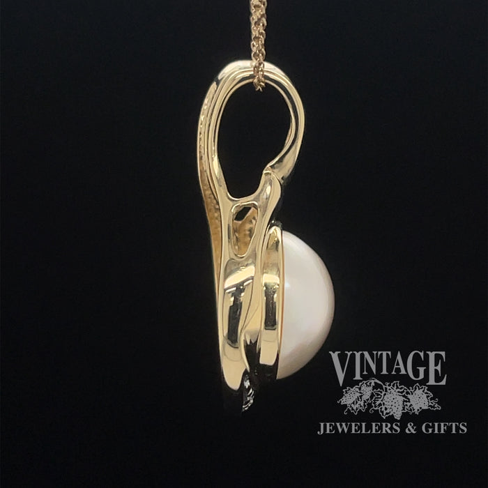 Round Mabe' pearl and diamond 14ky gold pendant side