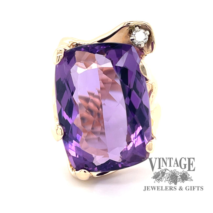19.8 carat cushion shaped amethyst and diamond 14ky gold ring top