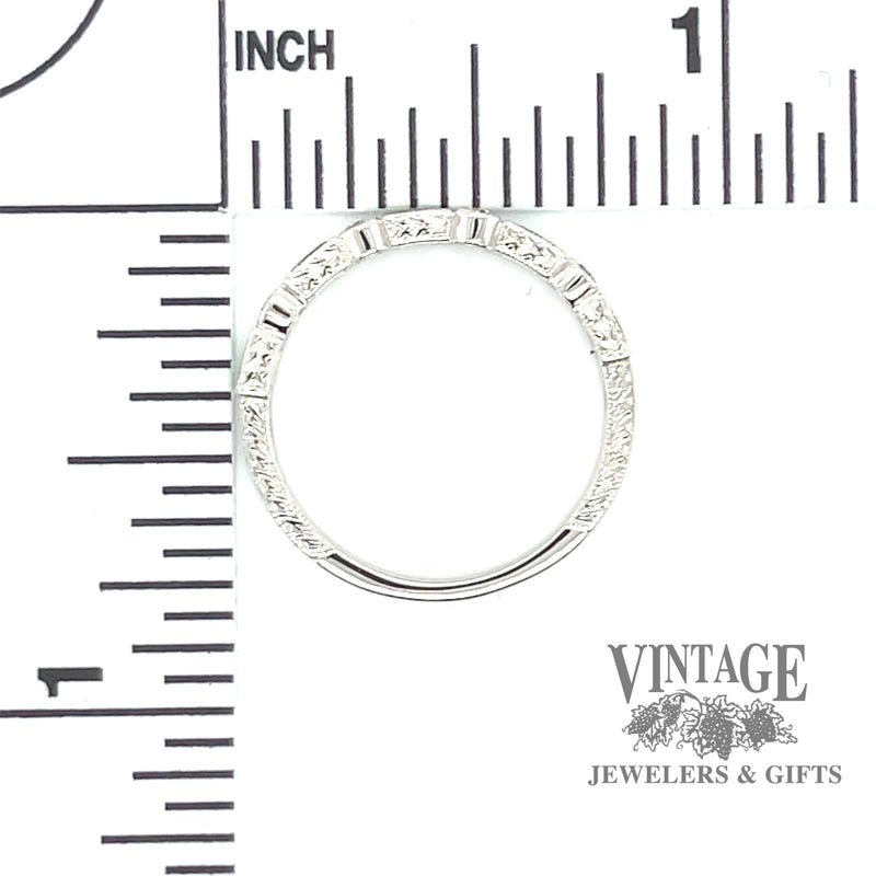 Tsavorite and diamond 14kw gold ring