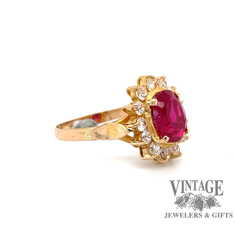 Ruby diamond ring in 18 karat yellow gold, oblique view