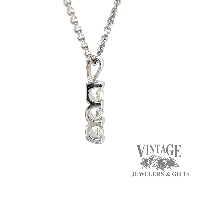 Bar set three diamond 14kw pendant