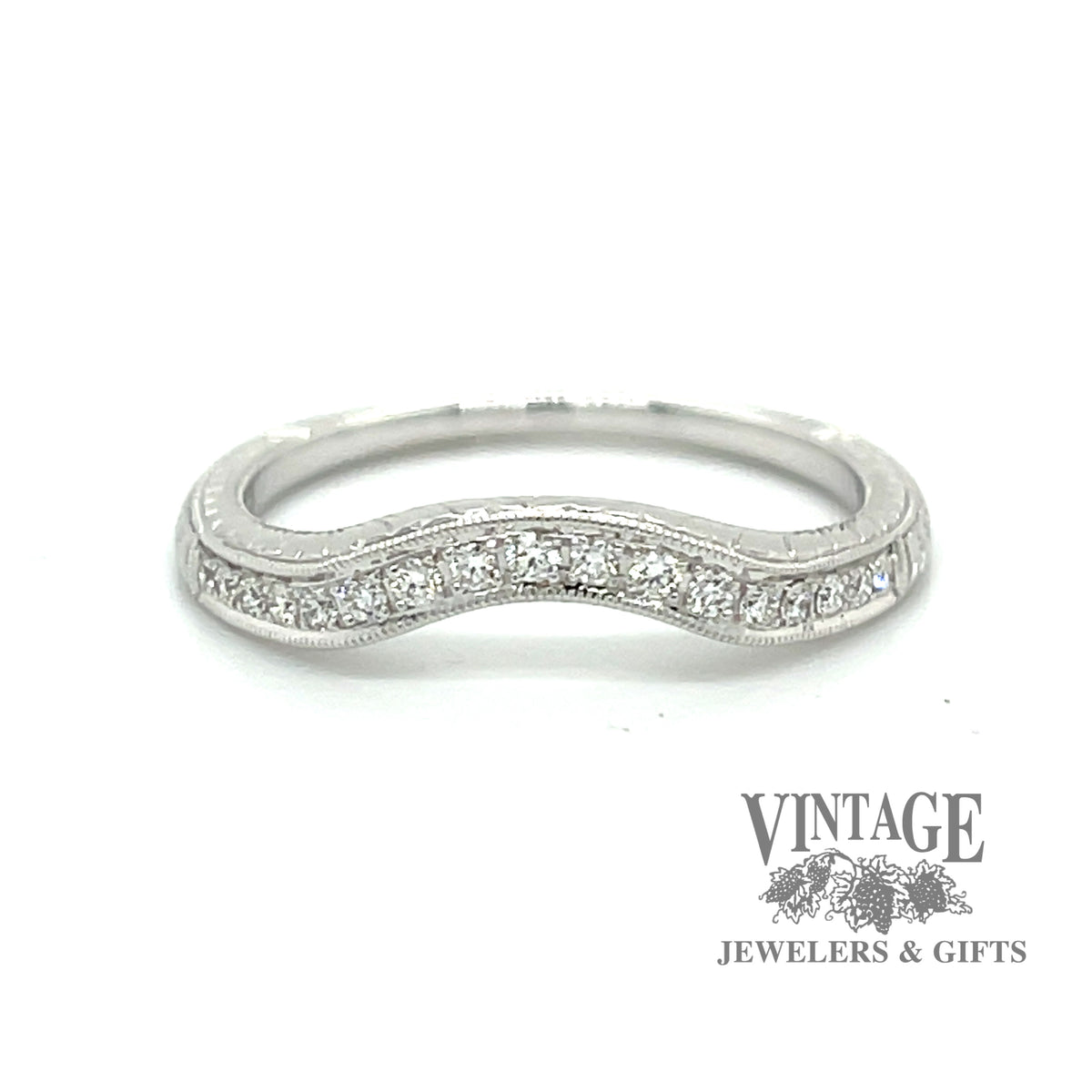 Curved diamond 14kw gold ring band