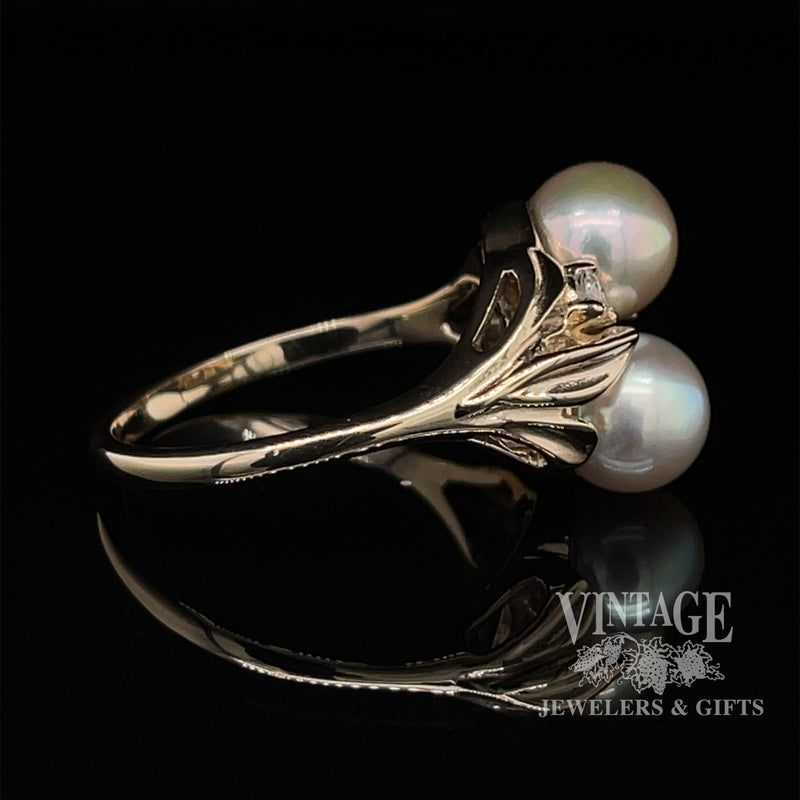 2 pearl with diamonds ring in 14ky gold