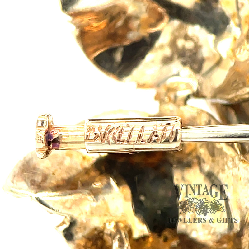 Buccellati 18 karat yellow gold bird in leaves pendant or pin, signature