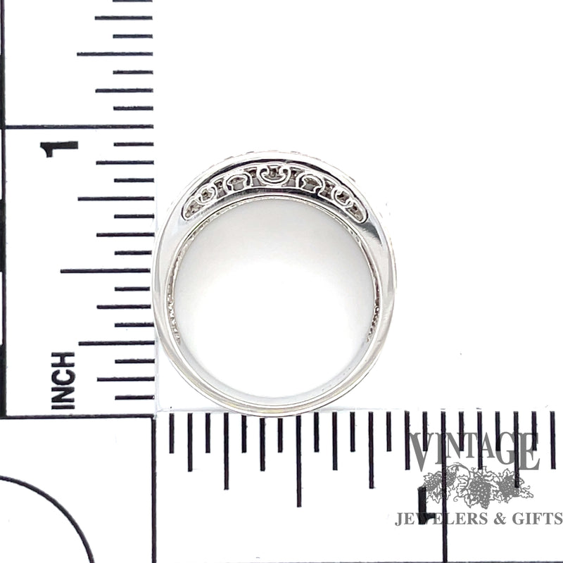 Marquise patterned 14kw gold diamond ring scale