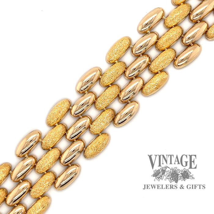 Wide oval link 18ky gold bracelet