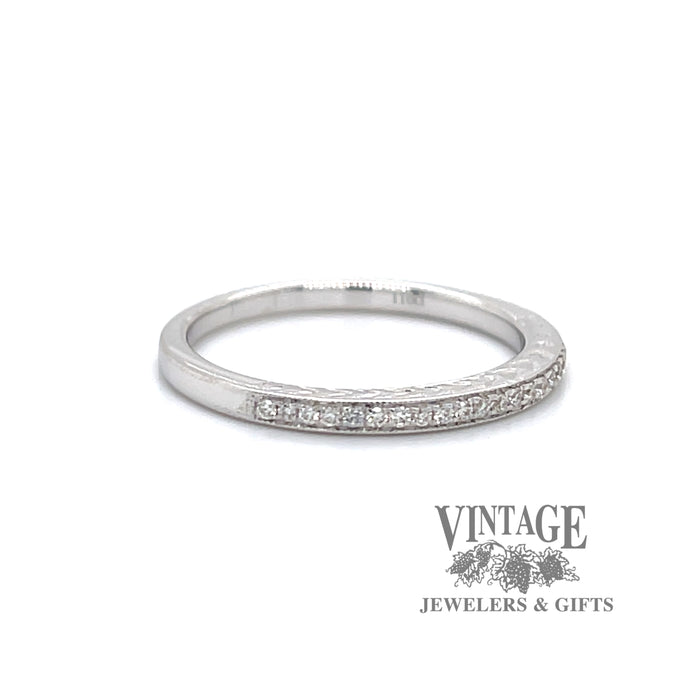 Embossed 18kw gold mill-grained diamond ring