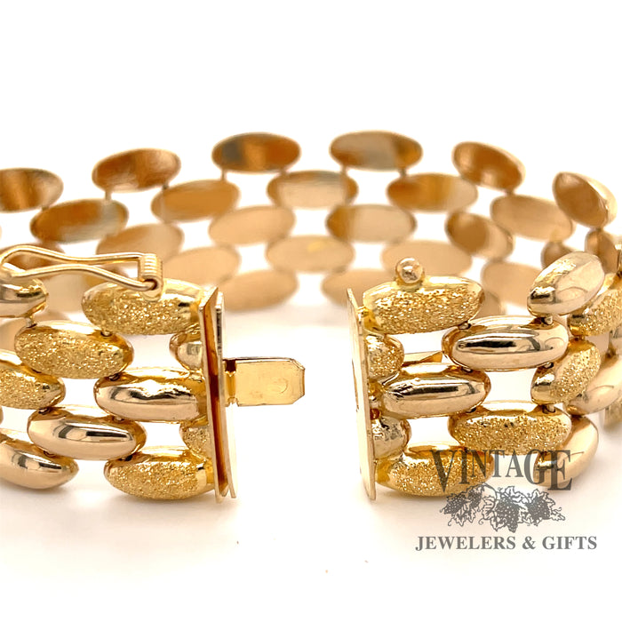 Wide oval link 18ky gold bracelet clasp
