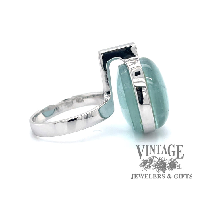 Modern aquamarine and diamond 18kw gold ring