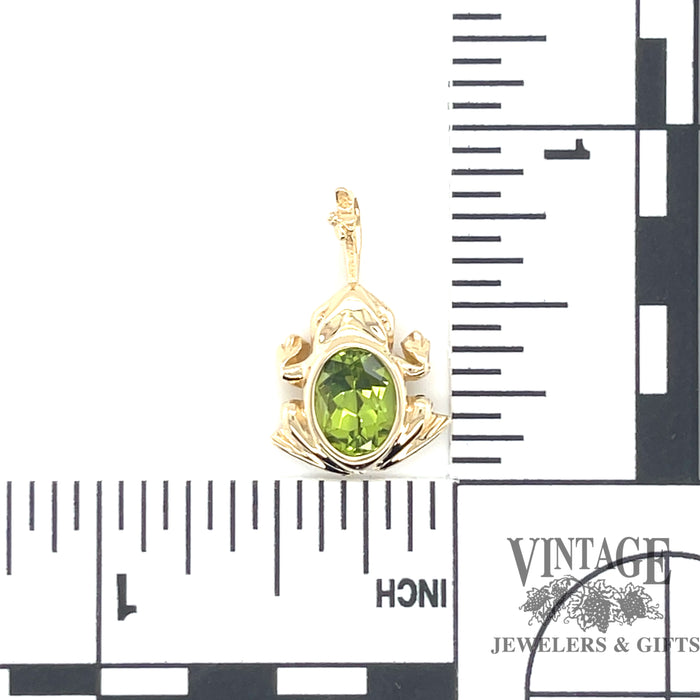 Peridot 14ky gold frog pendant scale