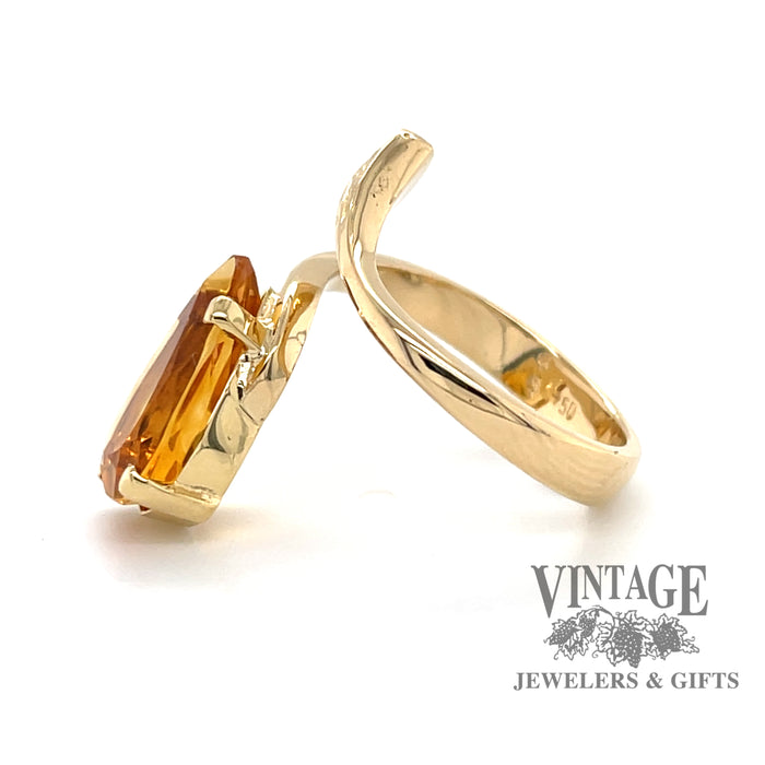 14k yellow gold pear shaped citrine ring, side view 