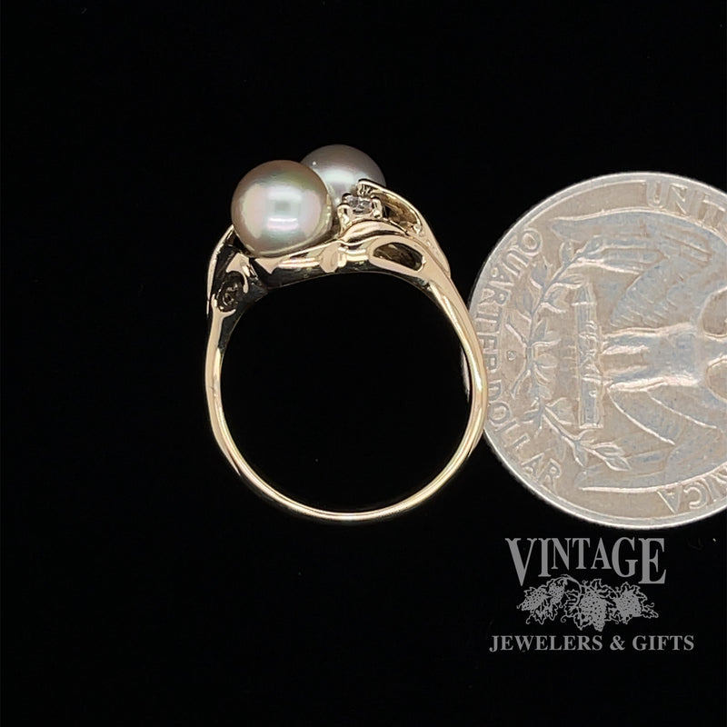 2 pearl with diamonds ring in 14ky gold