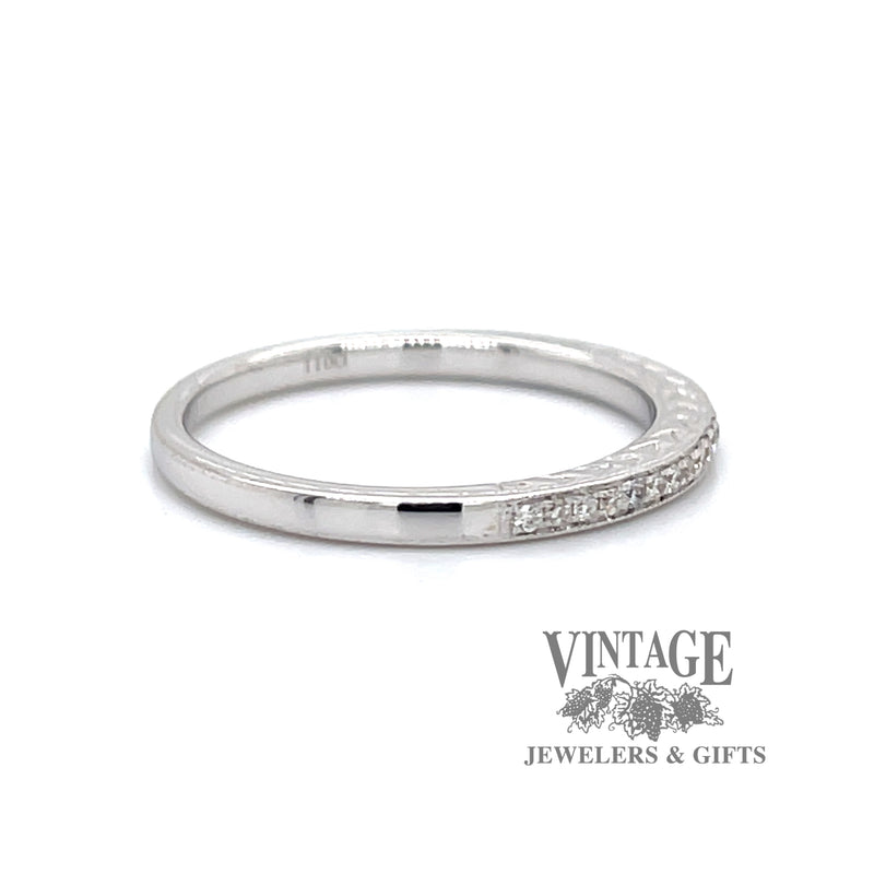 Embossed 18kw gold mill-grained diamond ring