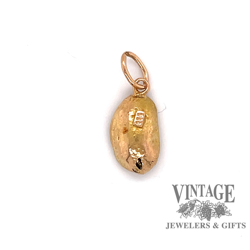 18 karat yellow gold Coffee bean charm, back side