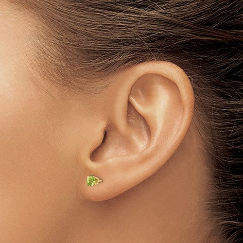 Peridot 4mm 14ky stud earring