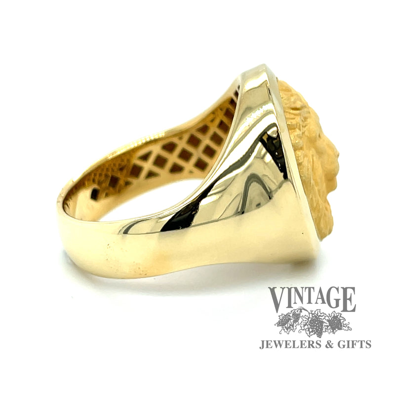 Lion 18ky gold signet ring